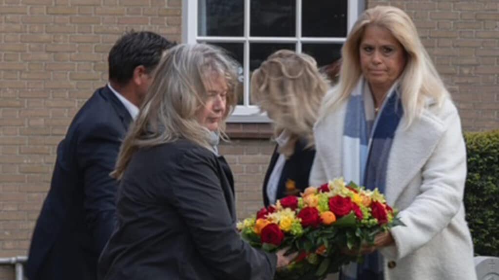 De krans van Wijkraad Valkenburg tijdens dodenherdenking